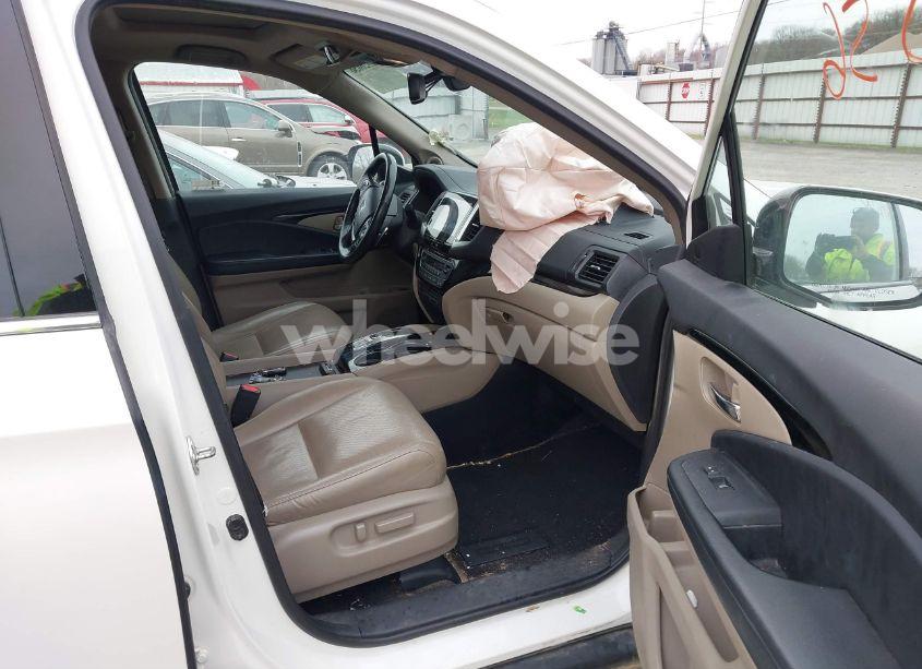 Photo 5 of 2017 Honda Pilot ELITE (VIN 5FNYF6H0XHB092899)