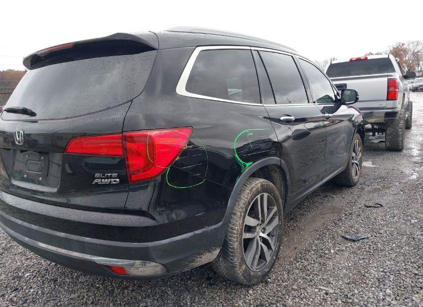 Photo 4 of 2018 Honda Pilot ELITE (VIN 5FNYF6H0XJB006707)