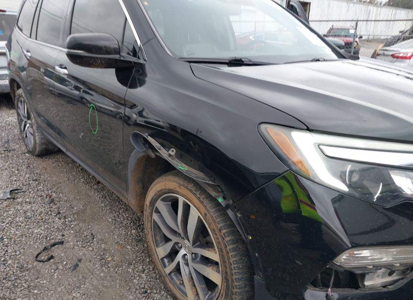 Photo 6 of 2018 Honda Pilot ELITE (VIN 5FNYF6H0XJB006707)