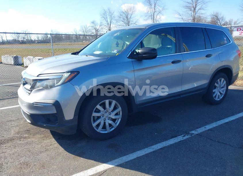 Photo 2 of 2019 Honda Pilot LX (VIN 5FNYF6H11KB009506)