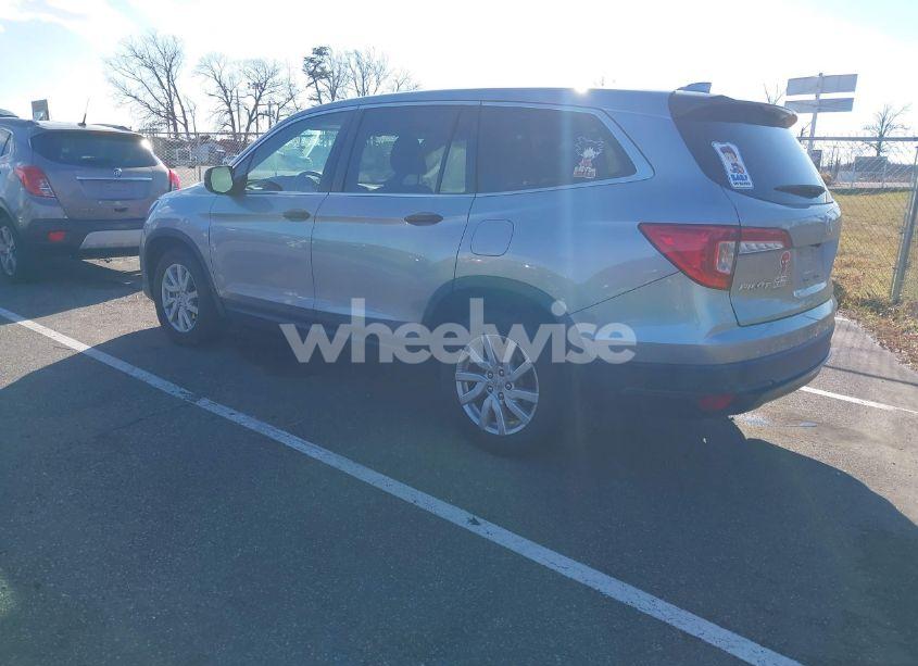 Photo 3 of 2019 Honda Pilot LX (VIN 5FNYF6H11KB009506)