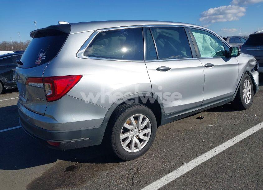 Photo 4 of 2019 Honda Pilot LX (VIN 5FNYF6H11KB009506)