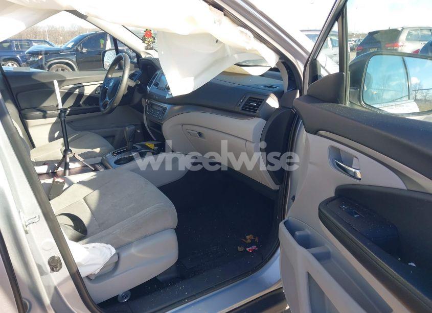 Photo 5 of 2019 Honda Pilot LX (VIN 5FNYF6H11KB009506)