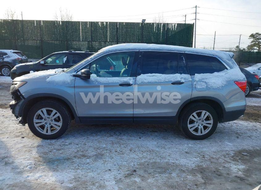 Photo 14 of 2018 Honda Pilot LX (VIN 5FNYF6H12JB064996)