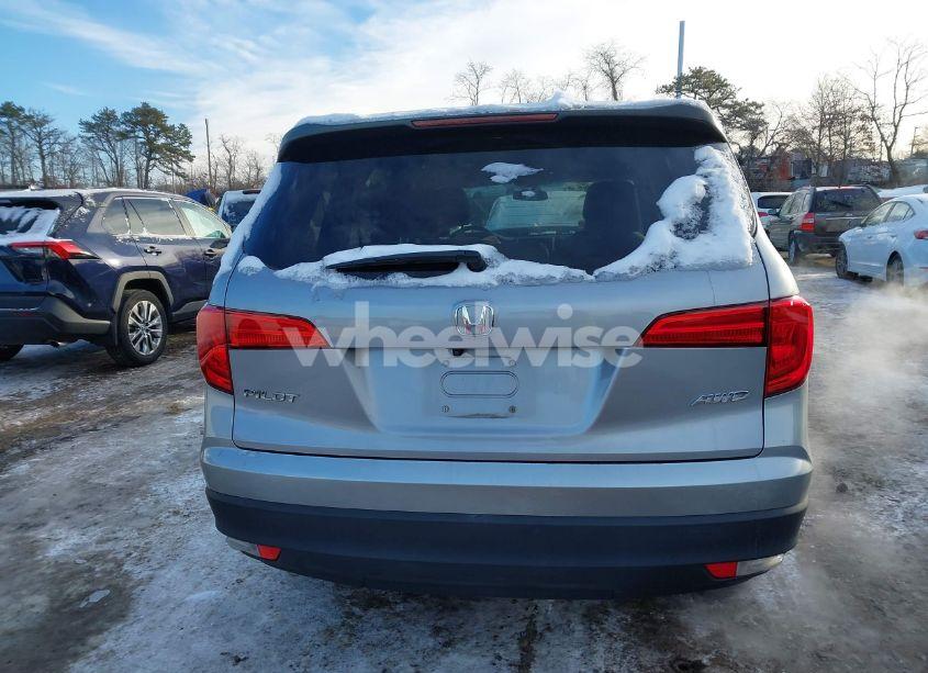 Photo 16 of 2018 Honda Pilot LX (VIN 5FNYF6H12JB064996)