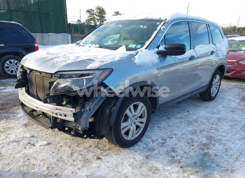 Photo 2 of 2018 Honda Pilot LX (VIN 5FNYF6H12JB064996)