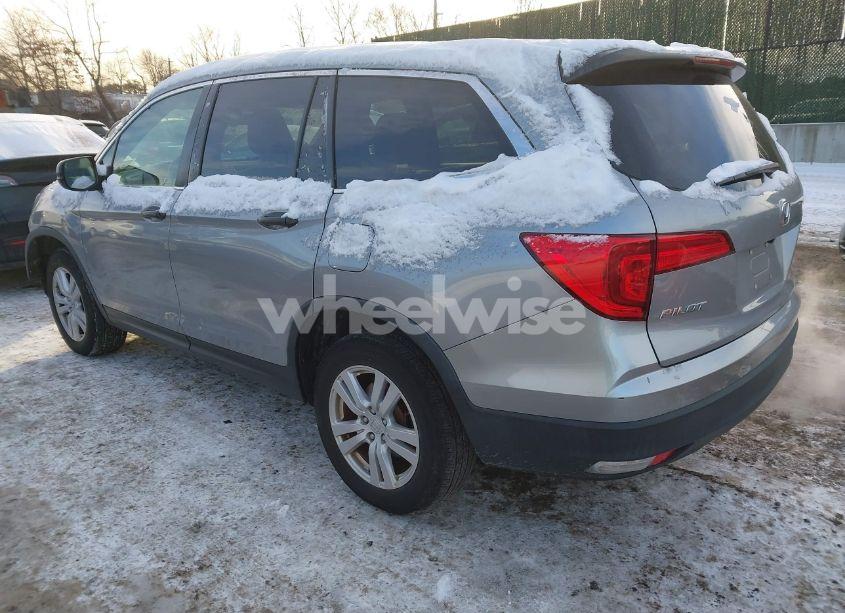 Photo 3 of 2018 Honda Pilot LX (VIN 5FNYF6H12JB064996)