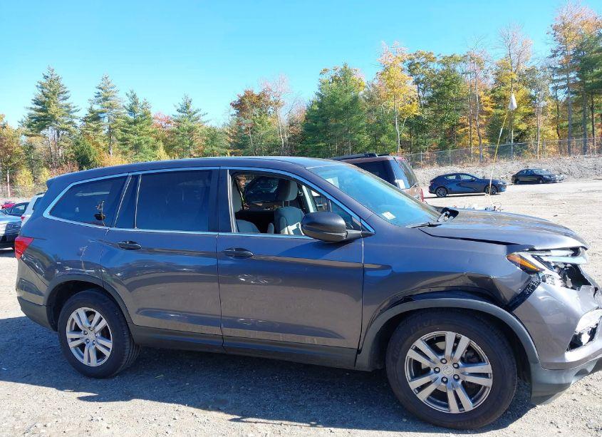 Photo 14 of 2016 Honda Pilot LX (VIN 5FNYF6H13GB079158)