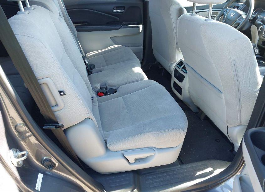 Photo 8 of 2016 Honda Pilot LX (VIN 5FNYF6H13GB079158)