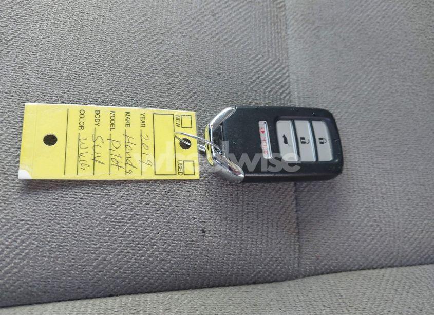 Photo 11 of 2019 Honda Pilot LX (VIN 5FNYF6H14KB037042)