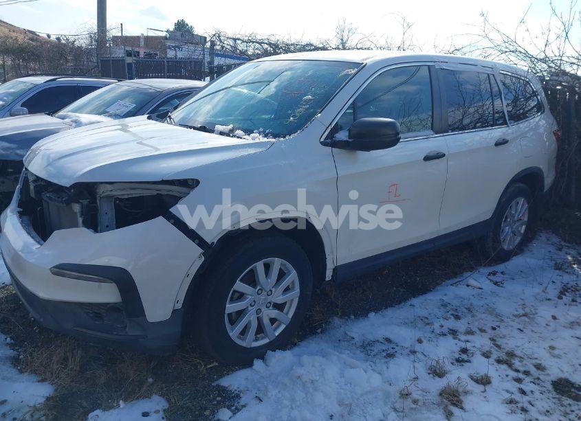 Photo 2 of 2019 Honda Pilot LX (VIN 5FNYF6H14KB037042)