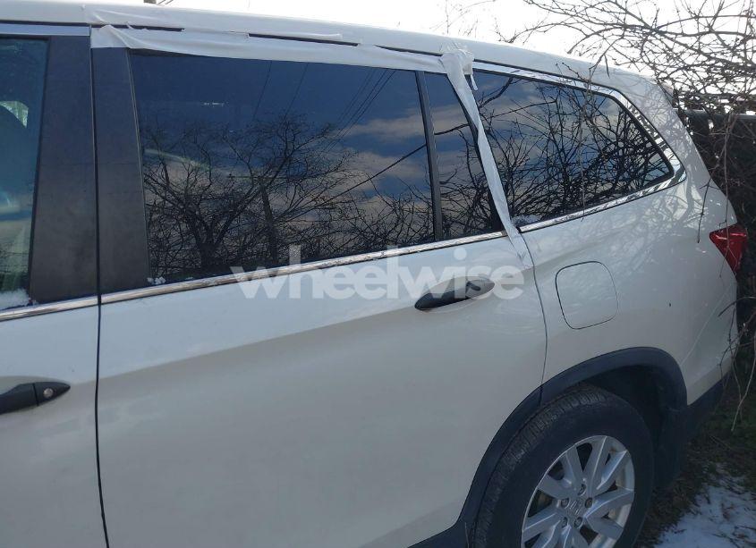 Photo 21 of 2019 Honda Pilot LX (VIN 5FNYF6H14KB037042)