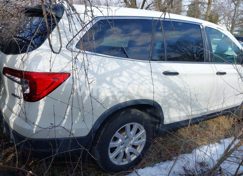 Photo 4 of 2019 Honda Pilot LX (VIN 5FNYF6H14KB037042)