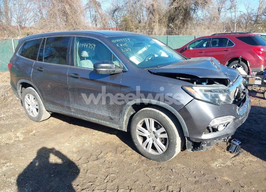 2018 Honda Pilot LX (VIN 5FNYF6H15JB066001) main photo