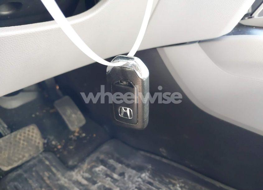 Photo 11 of 2018 Honda Pilot LX (VIN 5FNYF6H15JB066001)