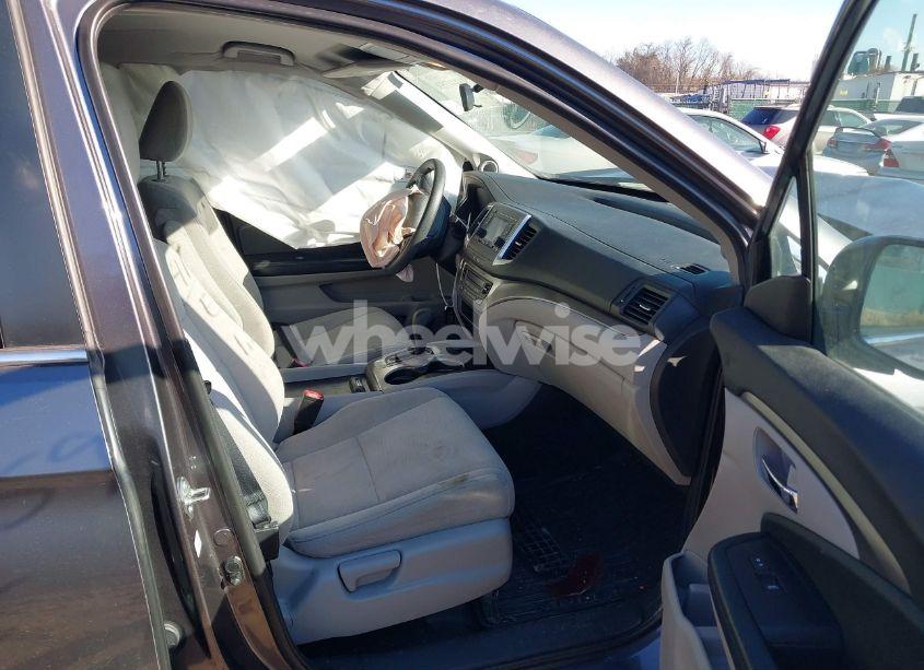 Photo 5 of 2018 Honda Pilot LX (VIN 5FNYF6H15JB066001)