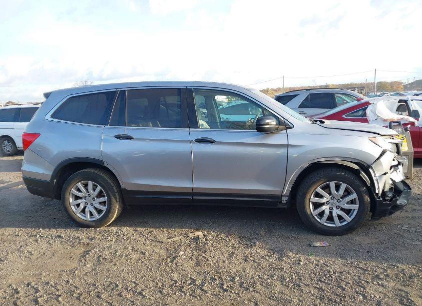 Photo 13 of 2019 Honda Pilot LX (VIN 5FNYF6H15KB026552)