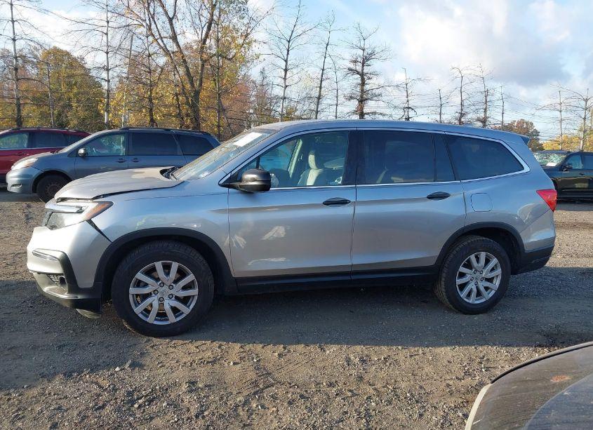 Photo 14 of 2019 Honda Pilot LX (VIN 5FNYF6H15KB026552)