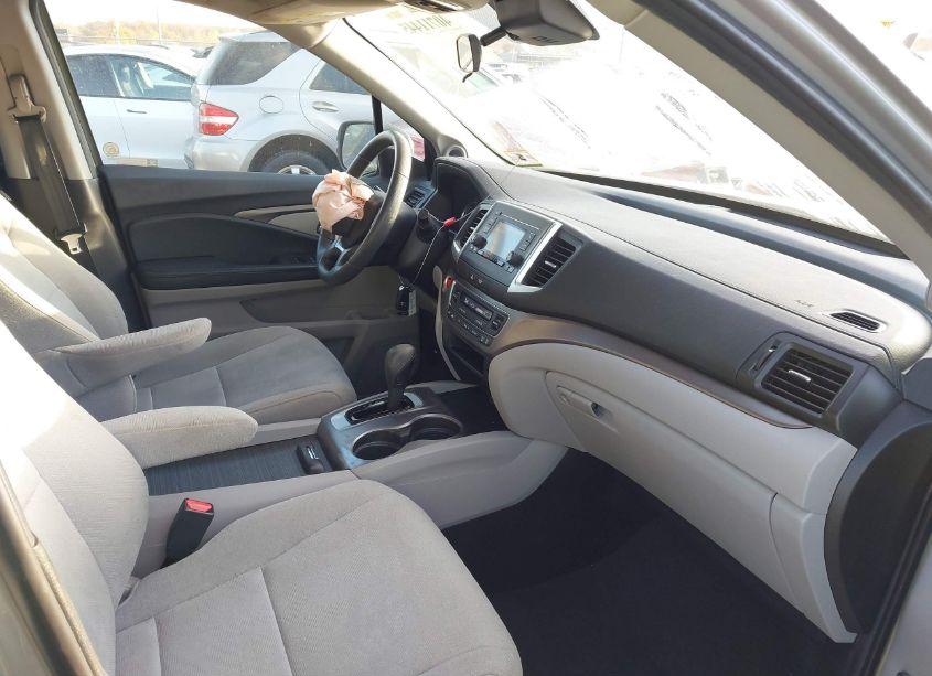 Photo 5 of 2019 Honda Pilot LX (VIN 5FNYF6H15KB026552)