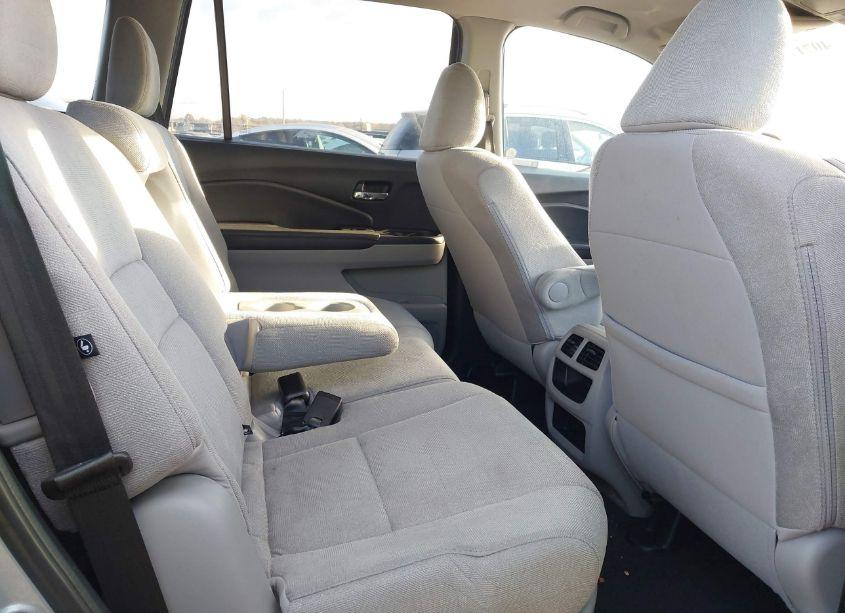 Photo 8 of 2019 Honda Pilot LX (VIN 5FNYF6H15KB026552)