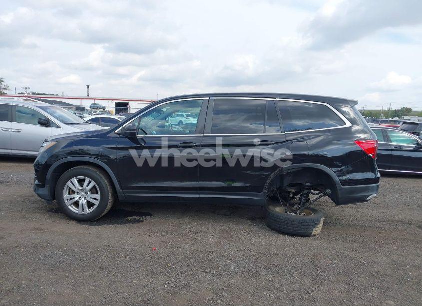 Photo 14 of 2016 Honda Pilot LX (VIN 5FNYF6H16GB095208)