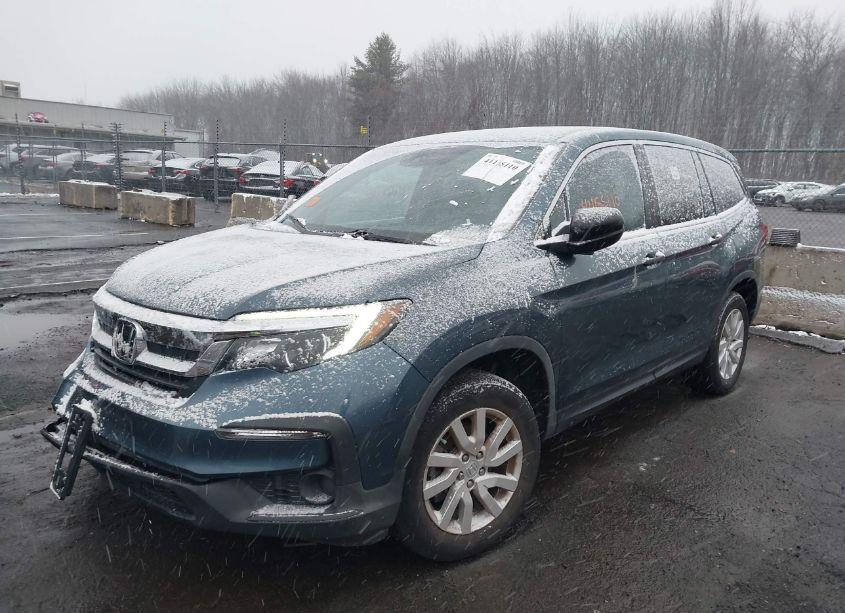 Photo 2 of 2019 Honda Pilot LX (VIN 5FNYF6H16KB098943)