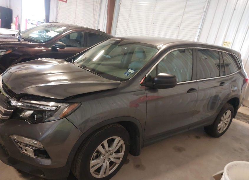 Photo 14 of 2017 Honda Pilot LX (VIN 5FNYF6H17HB016839)