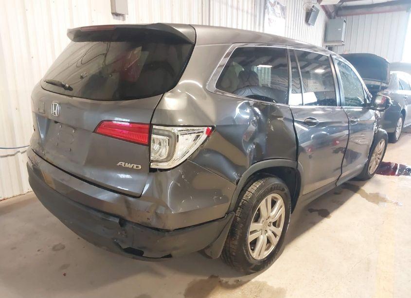 Photo 4 of 2017 Honda Pilot LX (VIN 5FNYF6H17HB016839)