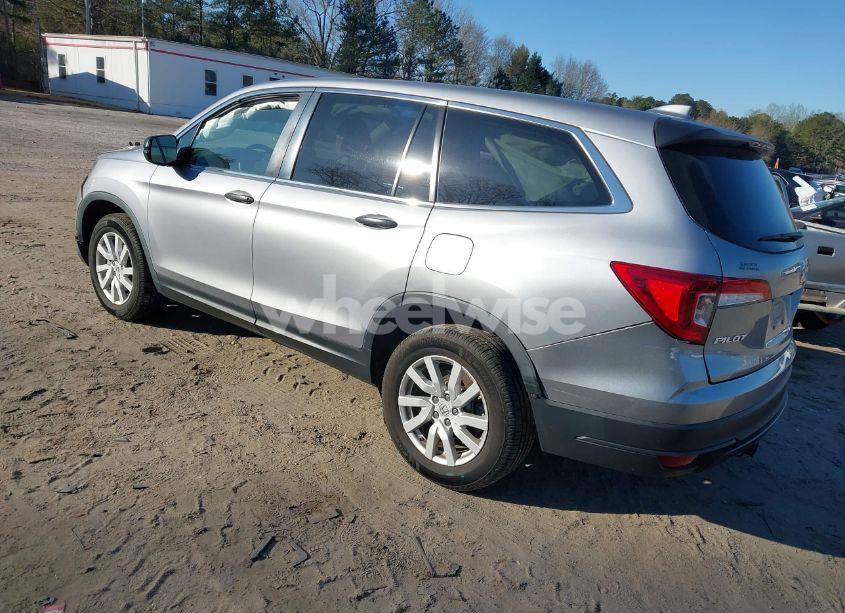 Photo 3 of 2019 Honda Pilot LX (VIN 5FNYF6H17KB086820)