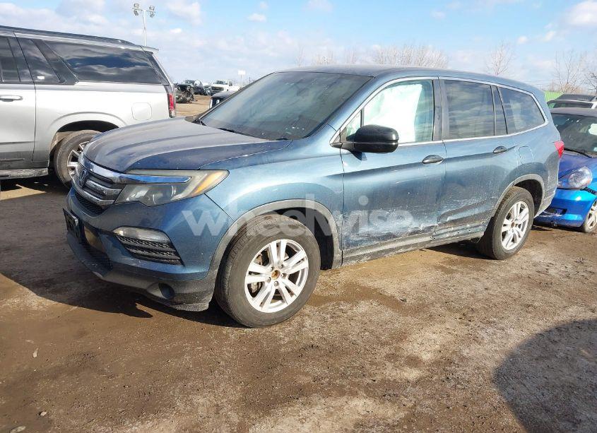 Photo 2 of 2016 Honda Pilot LX (VIN 5FNYF6H18GB041294)