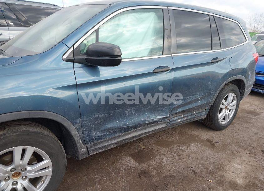 Photo 6 of 2016 Honda Pilot LX (VIN 5FNYF6H18GB041294)