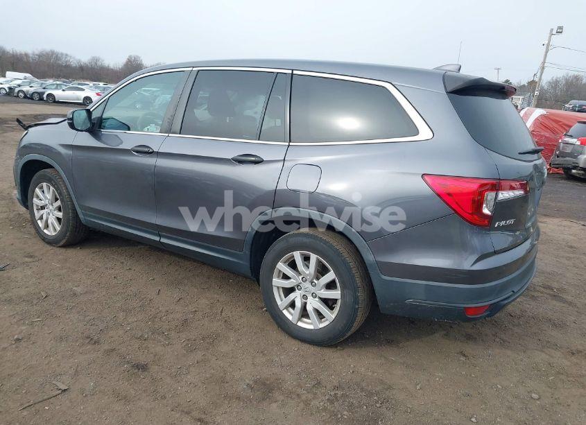 Photo 3 of 2019 Honda Pilot LX (VIN 5FNYF6H19KB046285)