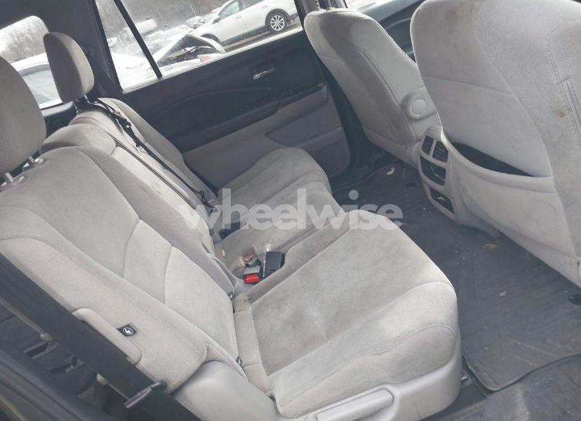 Photo 8 of 2019 Honda Pilot LX (VIN 5FNYF6H19KB046285)