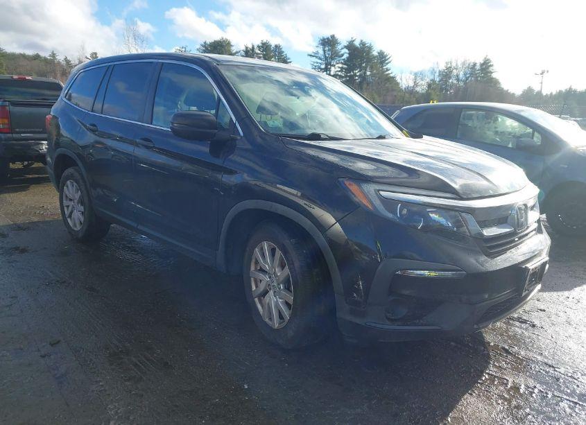 2019 Honda Pilot LX (VIN 5FNYF6H19KB048103) main photo