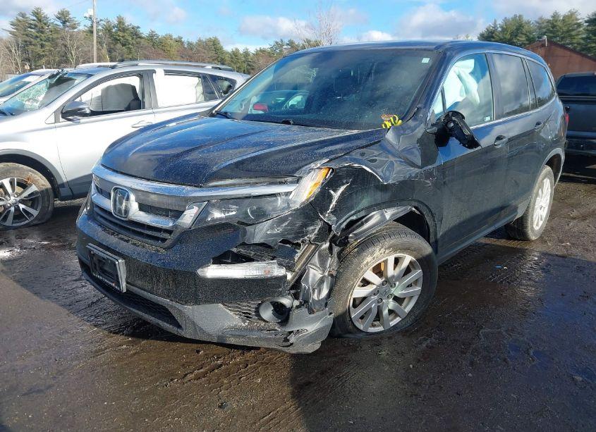 Photo 2 of 2019 Honda Pilot LX (VIN 5FNYF6H19KB048103)