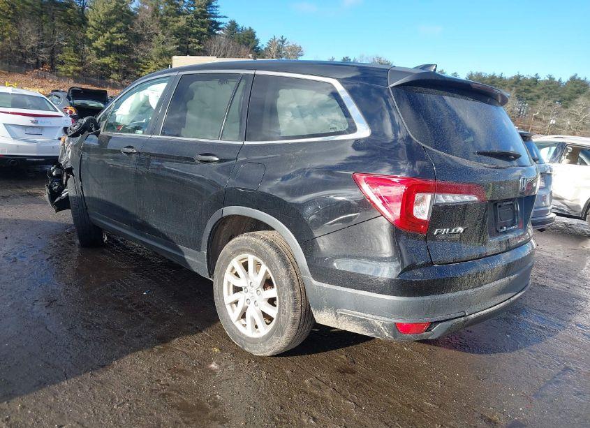 Photo 3 of 2019 Honda Pilot LX (VIN 5FNYF6H19KB048103)