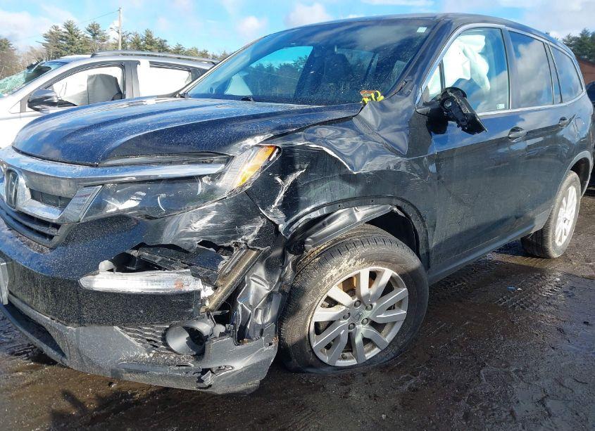 Photo 6 of 2019 Honda Pilot LX (VIN 5FNYF6H19KB048103)