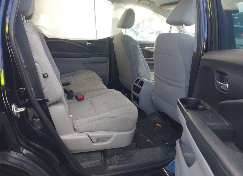 Photo 8 of 2019 Honda Pilot LX (VIN 5FNYF6H19KB048103)