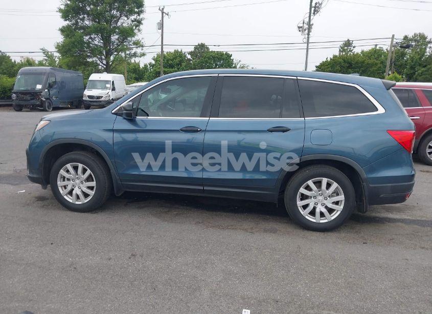 Photo 14 of 2019 Honda Pilot LX (VIN 5FNYF6H19KB082025)
