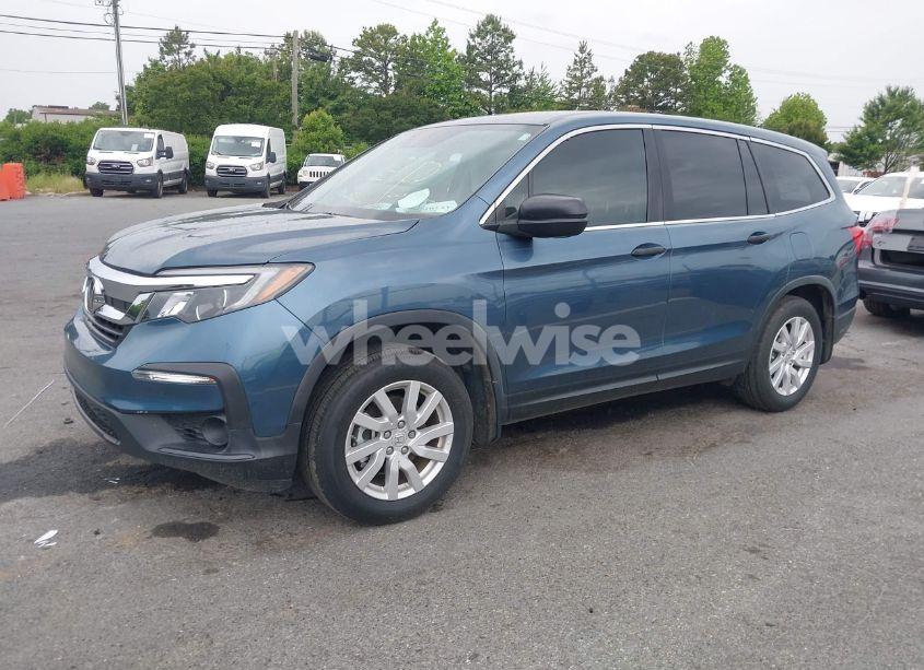 Photo 2 of 2019 Honda Pilot LX (VIN 5FNYF6H19KB082025)