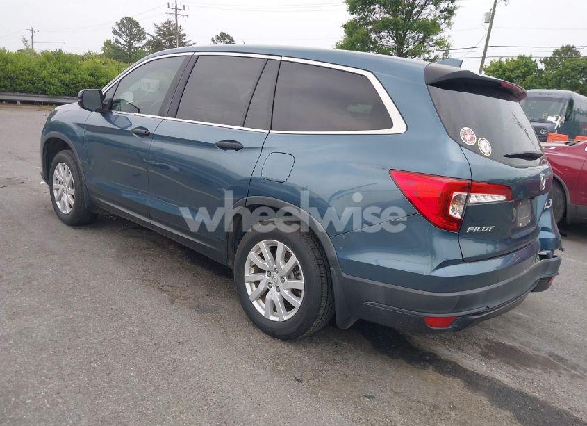 Photo 3 of 2019 Honda Pilot LX (VIN 5FNYF6H19KB082025)