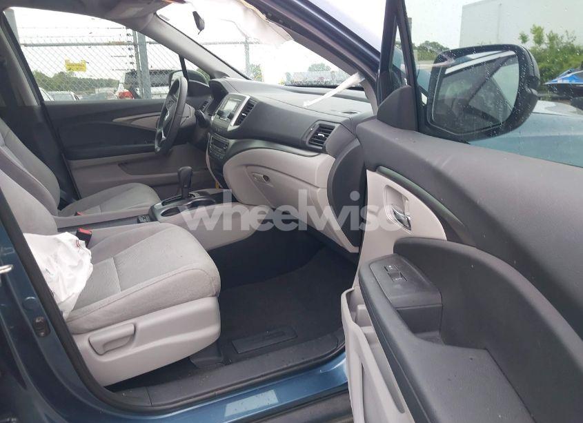 Photo 5 of 2019 Honda Pilot LX (VIN 5FNYF6H19KB082025)