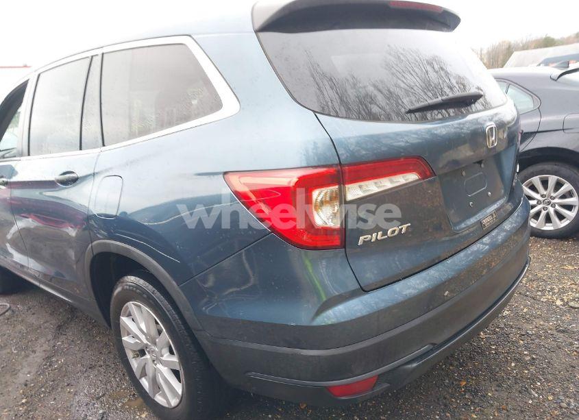 Photo 3 of 2019 Honda Pilot LX (VIN 5FNYF6H19KB095647)