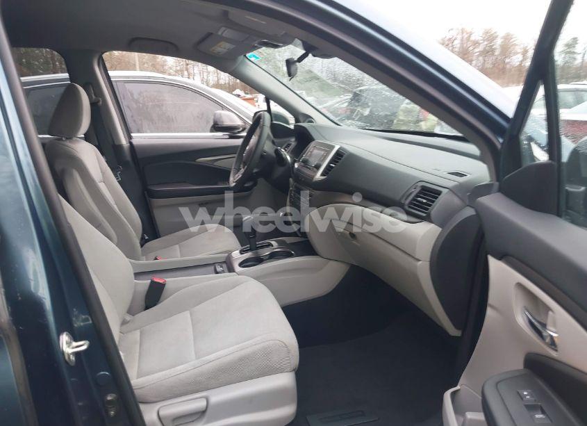 Photo 5 of 2019 Honda Pilot LX (VIN 5FNYF6H19KB095647)