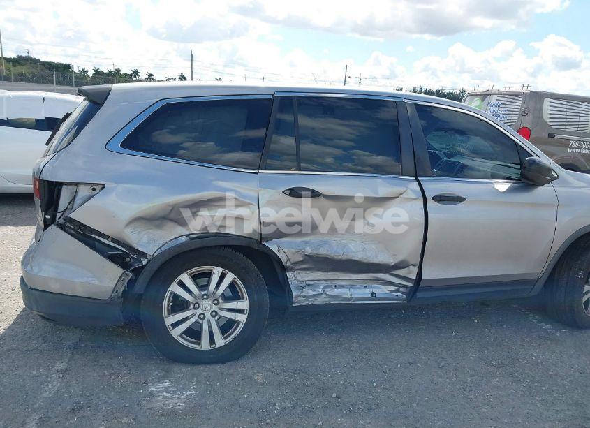 Photo 6 of 2016 Honda Pilot LX (VIN 5FNYF6H1XGB099987)