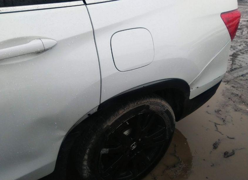 Photo 6 of 2021 Honda Pilot AWD SPECIAL EDITION (VIN 5FNYF6H24MB034685)