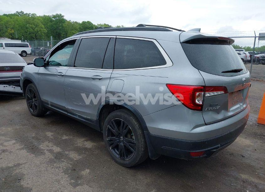 Photo 3 of 2021 Honda Pilot AWD SPECIAL EDITION (VIN 5FNYF6H28MB066328)