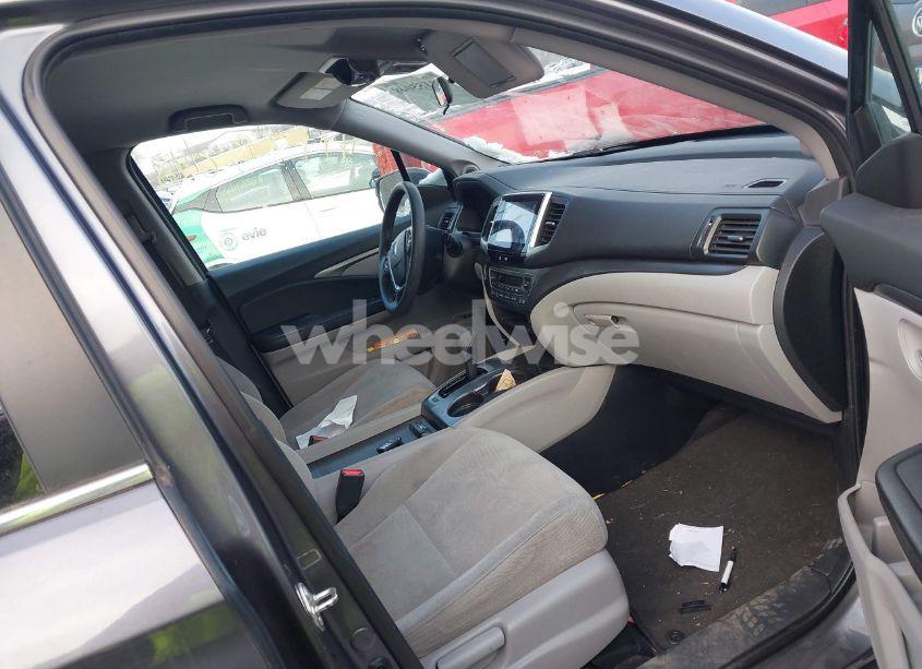 Photo 5 of 2016 Honda Pilot EX (VIN 5FNYF6H30GB029884)