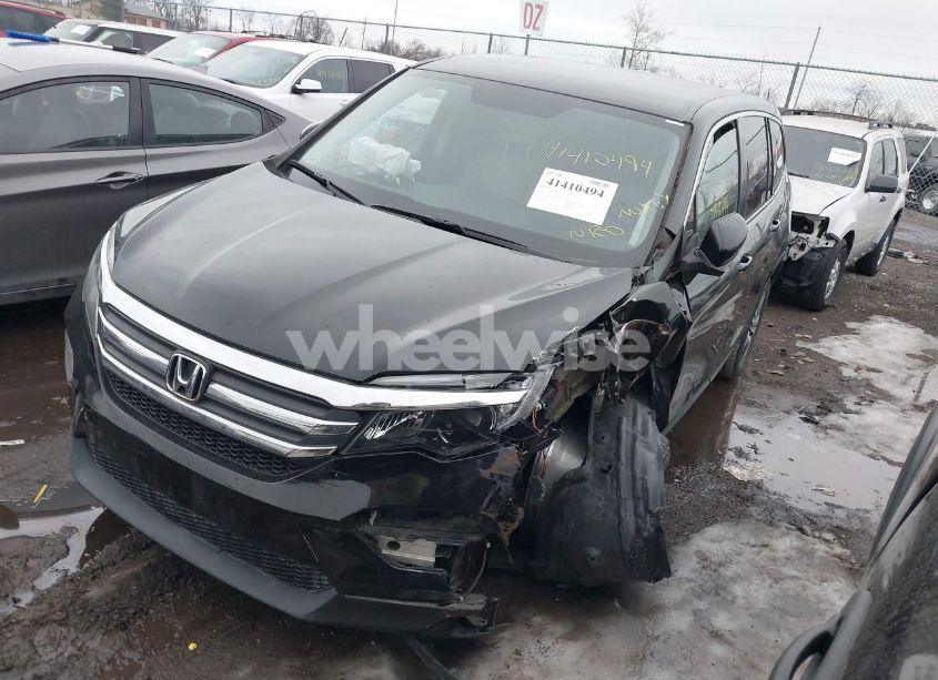 Photo 2 of 2016 Honda Pilot EX (VIN 5FNYF6H31GB117990)