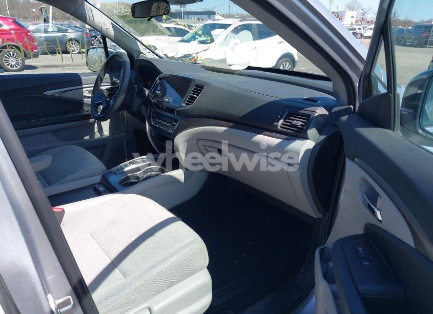 Photo 5 of 2021 Honda Pilot AWD EX (VIN 5FNYF6H31MB023233)